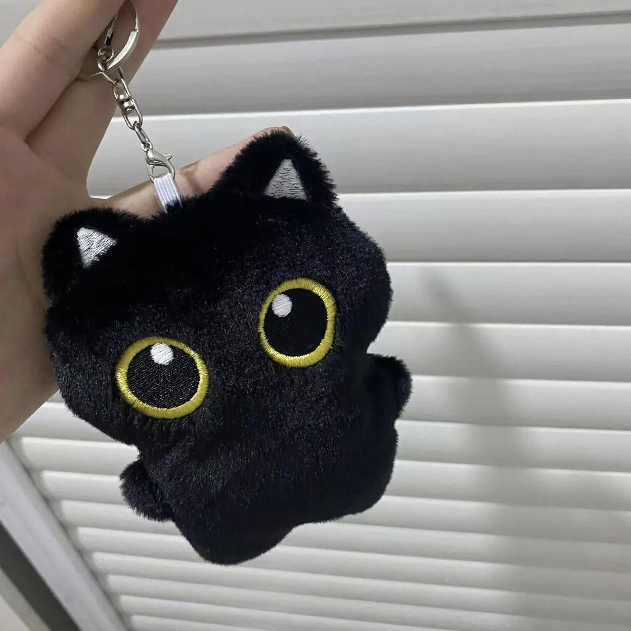 Peluche Chat Noir Mignon – Petit Pendentif Câlin 10 cm